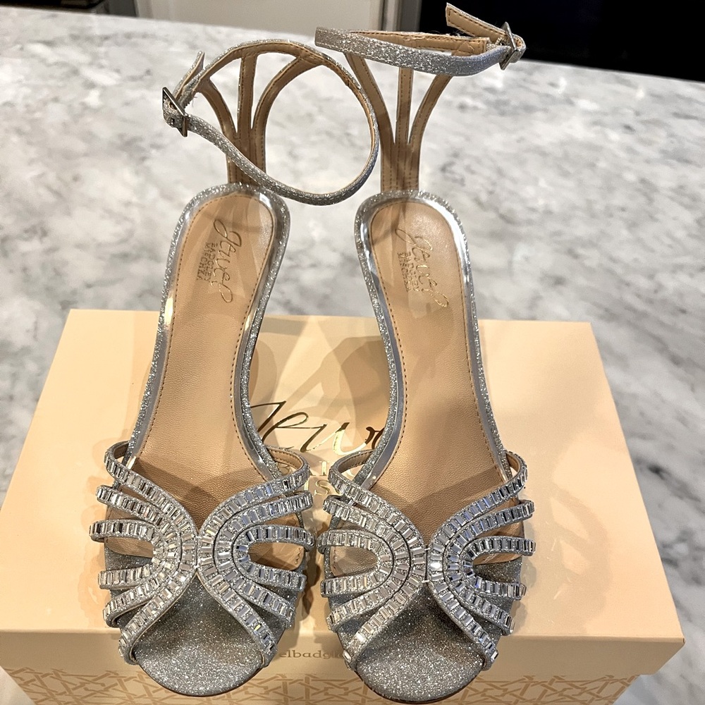 8.5 Badgley Mischka Ocean 2” heels